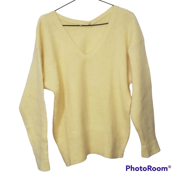 Beautiful Yellow Wool Angora I V-neck Sweater - Picture 1 of 12